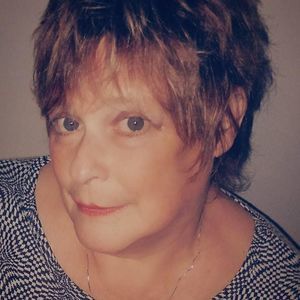 Meet your Posher, Leslie